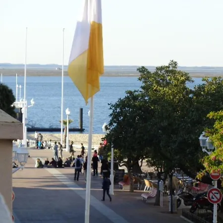 Centre-ville Arcachon, T3 Rénové Avec Aperçu Mer, Proche Et Gare - Fr-1-374-77 *