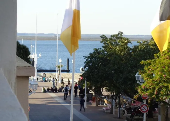 Centre-ville Arcachon, T3 Rénové Avec Aperçu Mer, Proche Et Gare - Fr-1-374-77 *